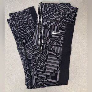 NIKE RUNNING DRIFIT Womens M Capri‎ Athletic Reflective Activewear AthleisureEUC